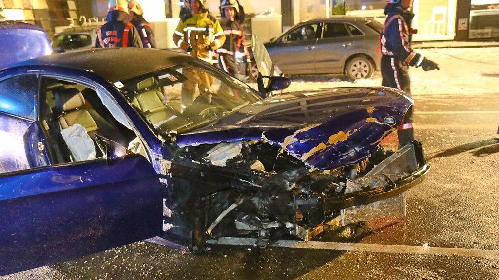 Verletzte nach Crash in Hellbrunner Straße