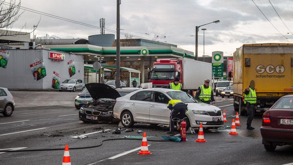 Autoüberschlag auf Innsbrucker Bundesstraße