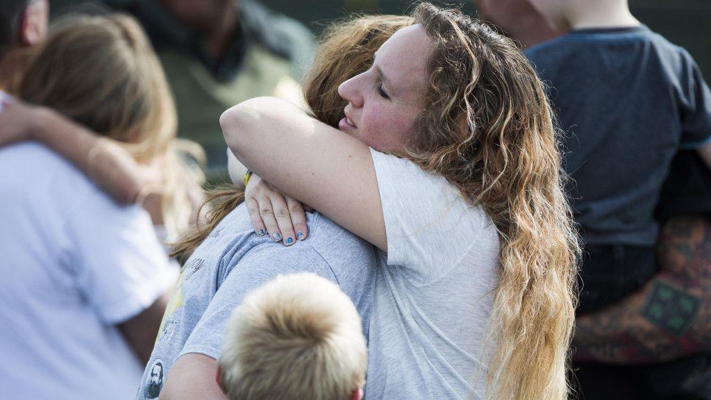 Jugendlicher schießt an US-Schule um sich
