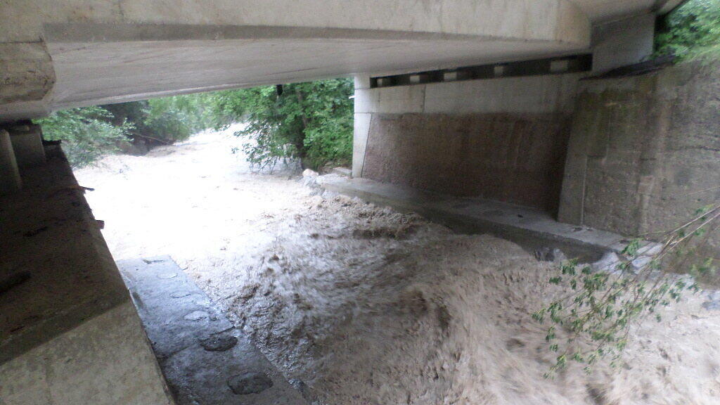Hochwasser in Ru\u00dfbach am Pass Gsch\u00fctt