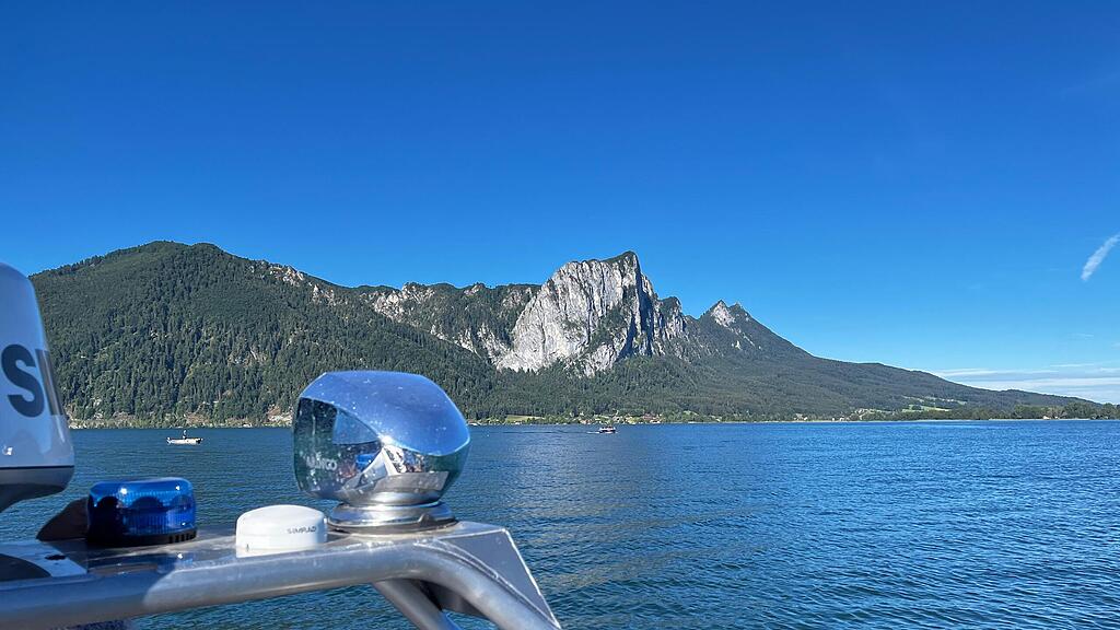 Sturm zieht auf: Wasserrettung bringt Boote am Mondsee in Sicherheit