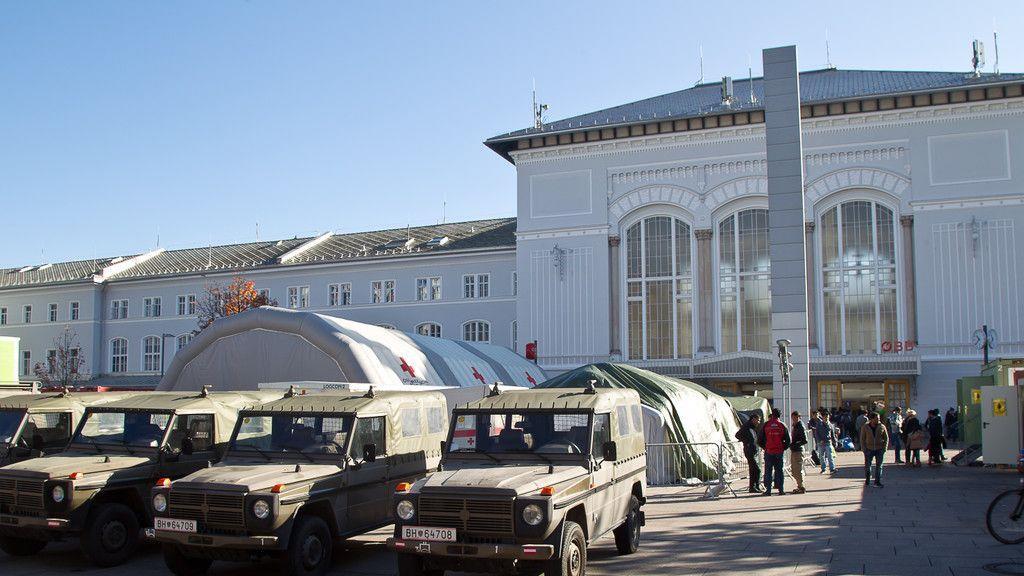Neue Flüchtlingszelte in Salzburg aufgebaut