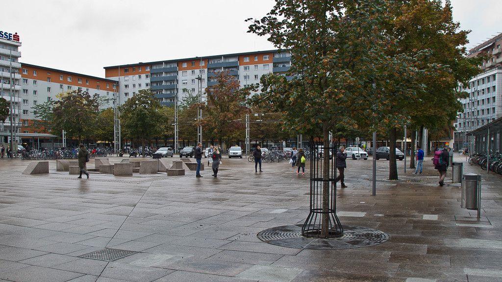 Bänke am Hauptbahnhof entfernt