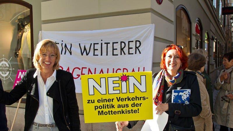Demos vor dem Rathaus I