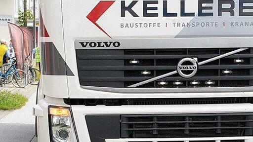 Radfahrerin von Lkw überrollt