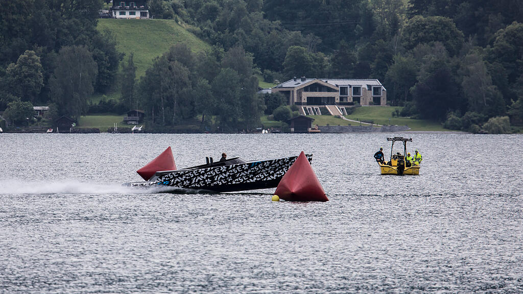Das Boot erreichte eine Geschwindigkeit von 89 km/h.