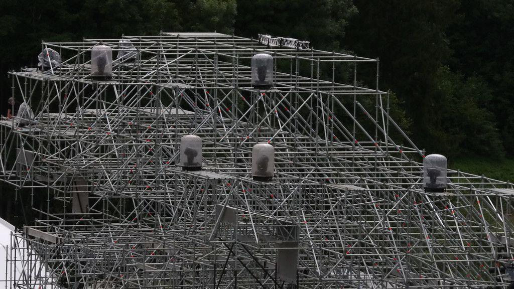 Erste Aufbauarbeiten am Electric Love 2017