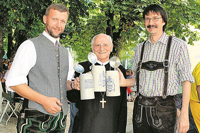 Freuen sich schon auf das Fest: Braumeister Hansjörg Höplinger (v.l.), Abt Nicolaus Wagner und Direktor Rainer Herbe.