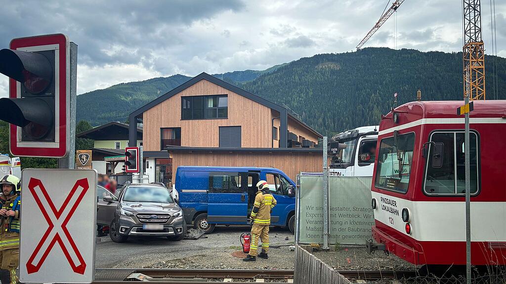 Pinzgauer Lokalbahn gegen Auto