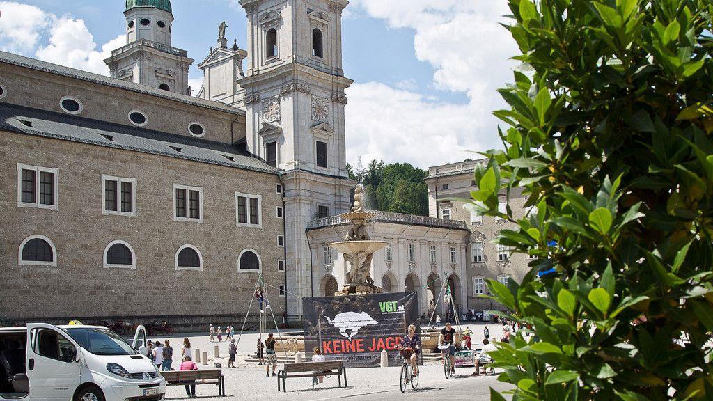 VGT protestiert am Residenzplatz gegen Gatterjagd