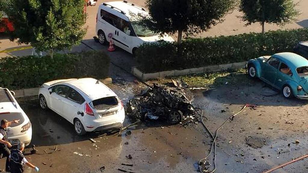 Zehn bis zwölf Menschen seien verletzt worden.