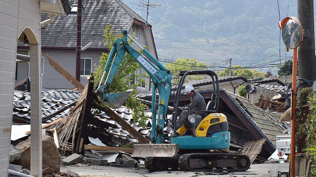Die Suche nach Vermissten wird nach den Erdbeben in Japan fortgesetzt