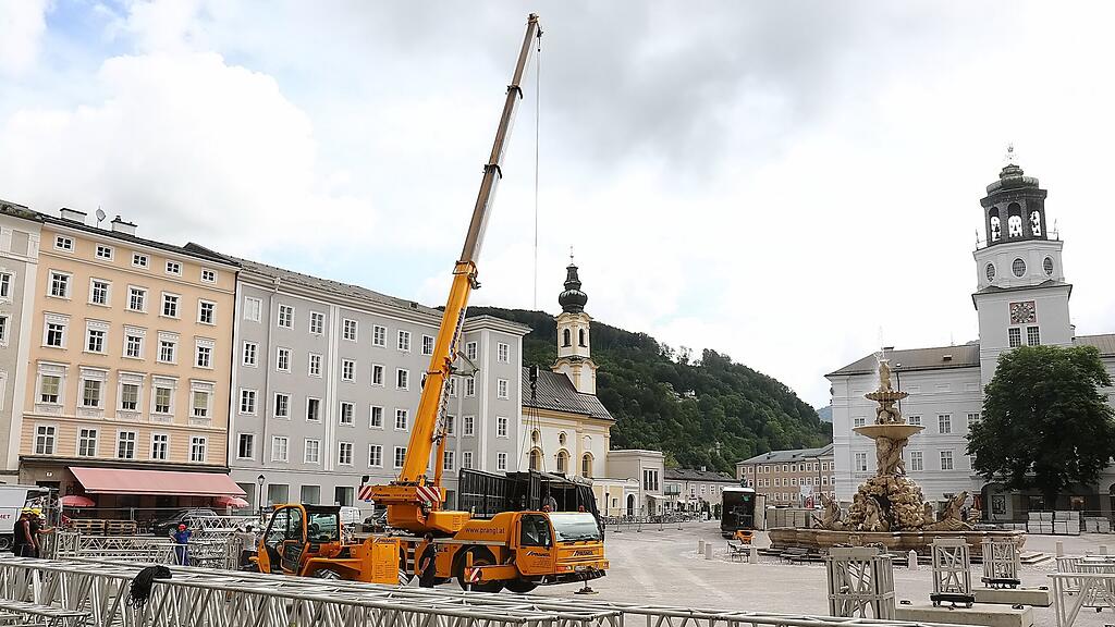 Bühnenaufbau für Grönemeyer am Residenzplatz.
