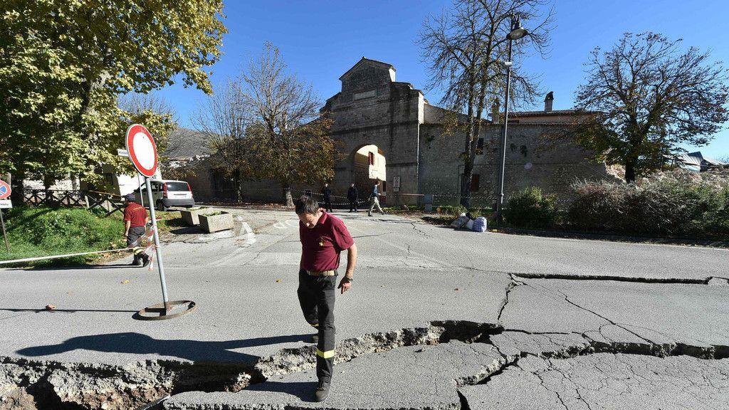 Schwere Zerstörungen nach neuerlichem Erdbeben in Mittelitalien