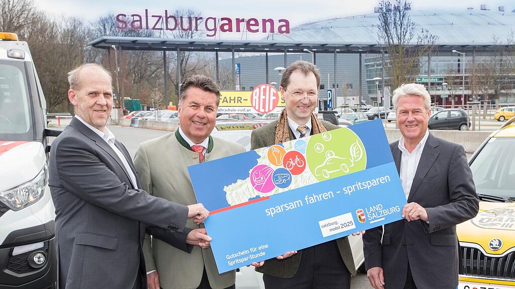 Günther Frühwirt (ARBÖ), Landesrat Hans Mayr, Peter Reif (Fahrschule Reif) und Erich Lobensommer (ÖAMTC) bei der Präsentation der Sprit-Spar-Aktion..