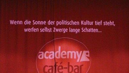 Polit-Zwerge versteigert