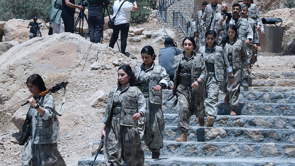 PKK Waffeniederlegung