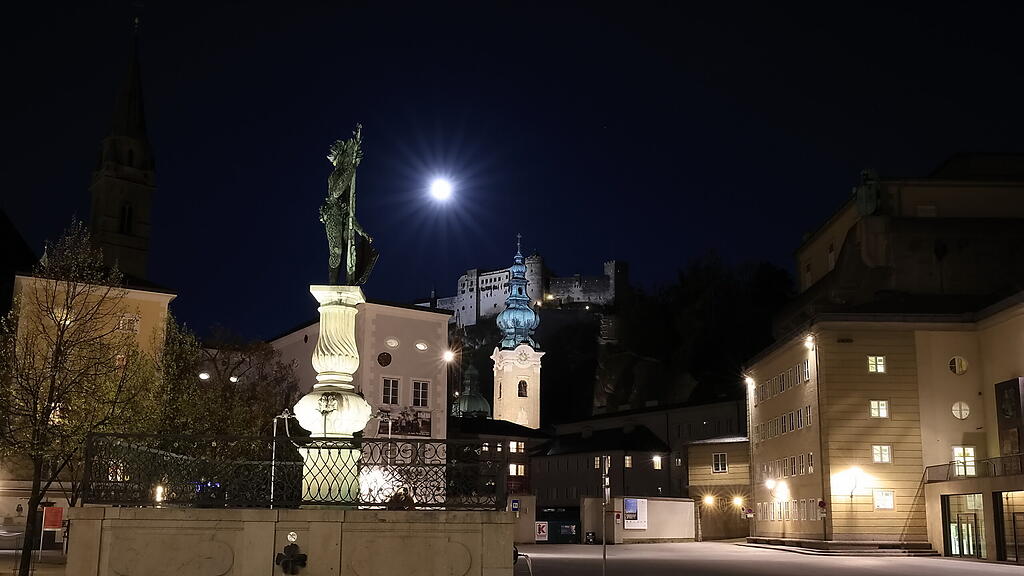 Supermond in Salzburg am 26. April 2021
