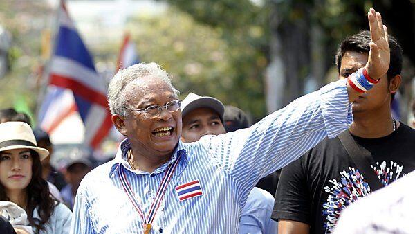 Oppositionsführer Suthep führt Demos an
