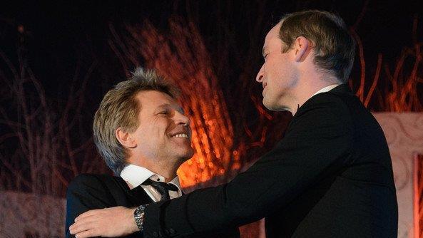 Taylor Swift, Jon Bon Jovi und Prinz William mit "Living On A Prayer"