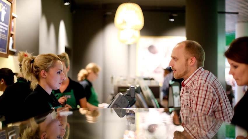 Starbucks eröffnet im Europark, II