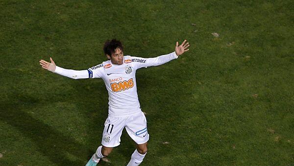 Neymar freut sich über den Erfolg