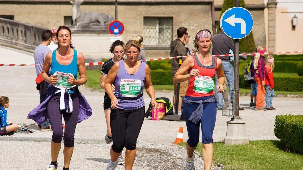 "Frau läuft!" im Schlosspark Klessheim