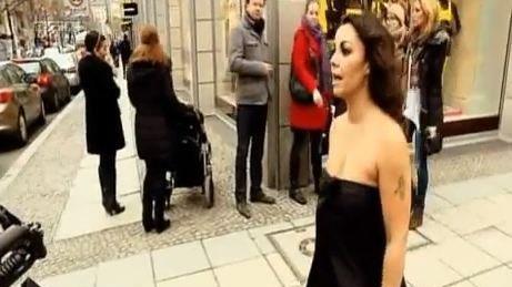 Jazzy zieht sich aus
