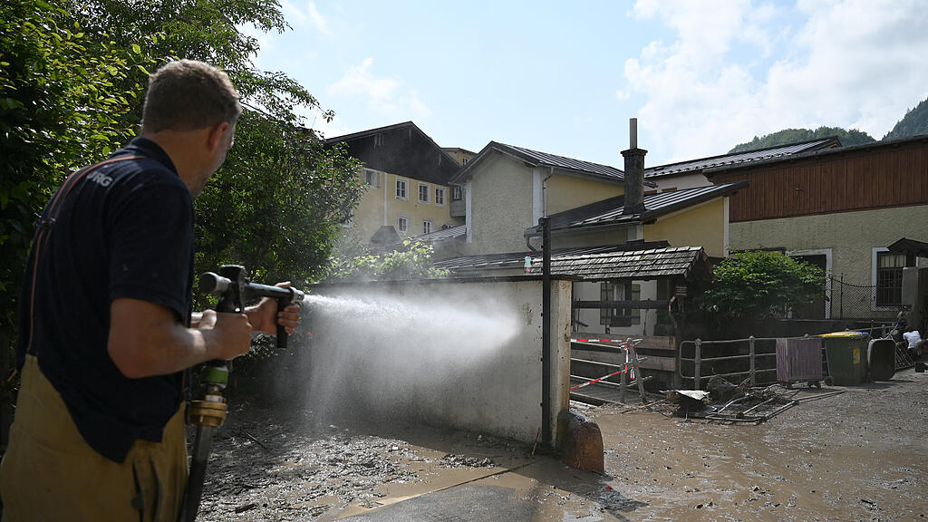 Aufr\u00e4umarbeiten Hallein