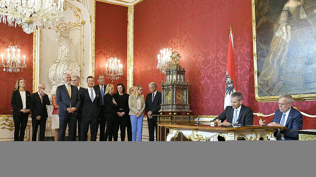 AMTSENTHEBUNG DER REGIERUNG DURCH DEN BUNDESPR\u00c4SIDENTEN