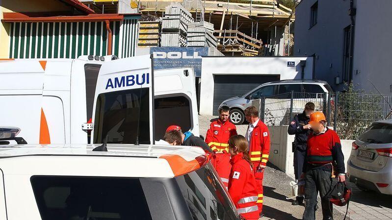 Ein Arbeiter stürzte im Stiegenhaus und wurde verletzt.