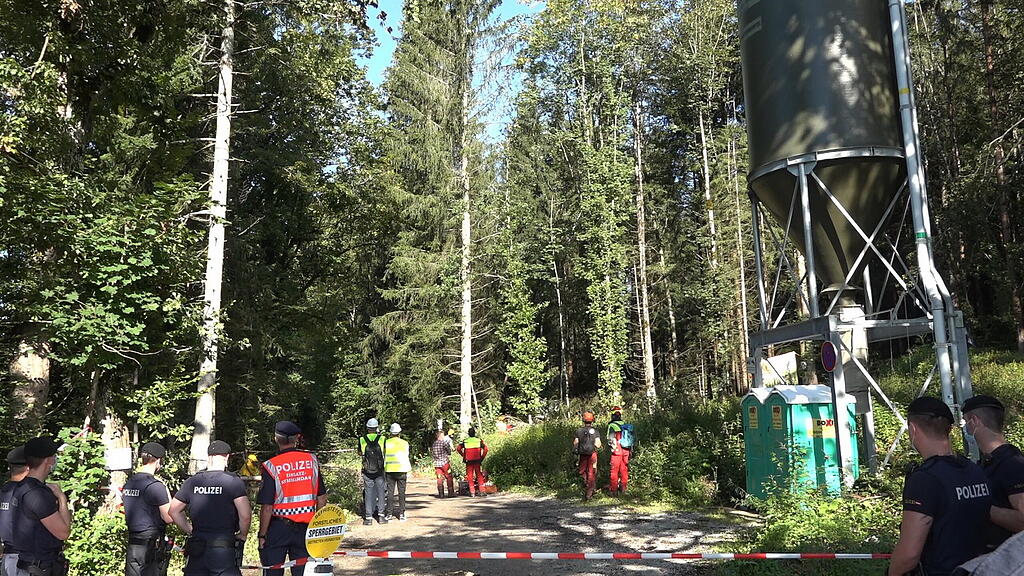 Polizeigro\u00dfeinsatz in Bad Vigaun