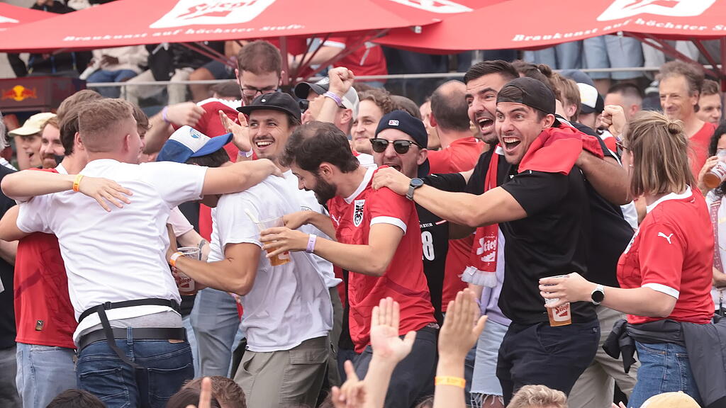 Public Viewing in Salzburg: Österreich vs. Polen