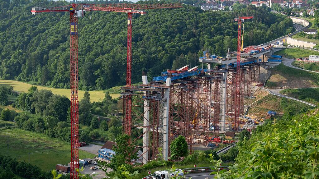 Drei Bauarbeiter sterben bei Gondel-Absturz auf Mega-Baustelle in Deutschland