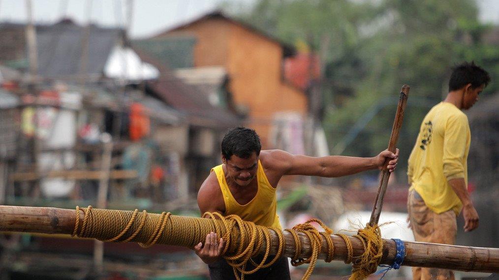 Super-Taifun Haiyan trifft Philippinen: Massenevakuierungen