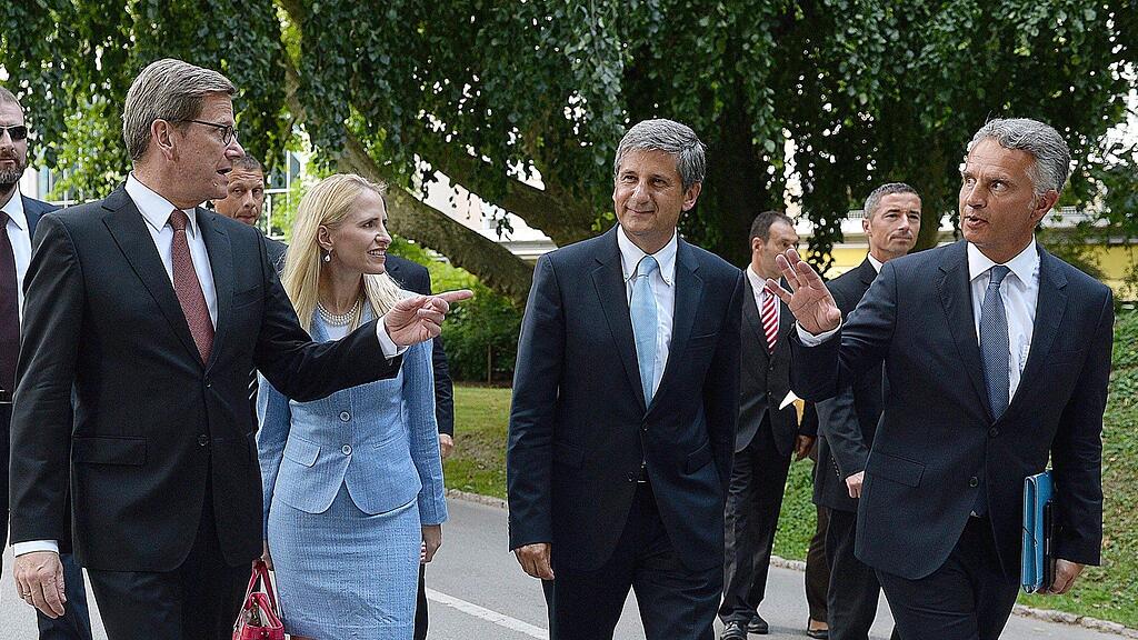 Die Außenminister Guido Westerwelle (Deutschland), Aurelia Frick (Liechtenstein), Michael Spindelegger (Österreich) und Didier Burkhalter (Schweiz) diskutierten in Salzburg zum Thema Datenschutz.