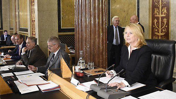 Parlamentspräsidentin Bures als Ausschuss-Vorsitzende