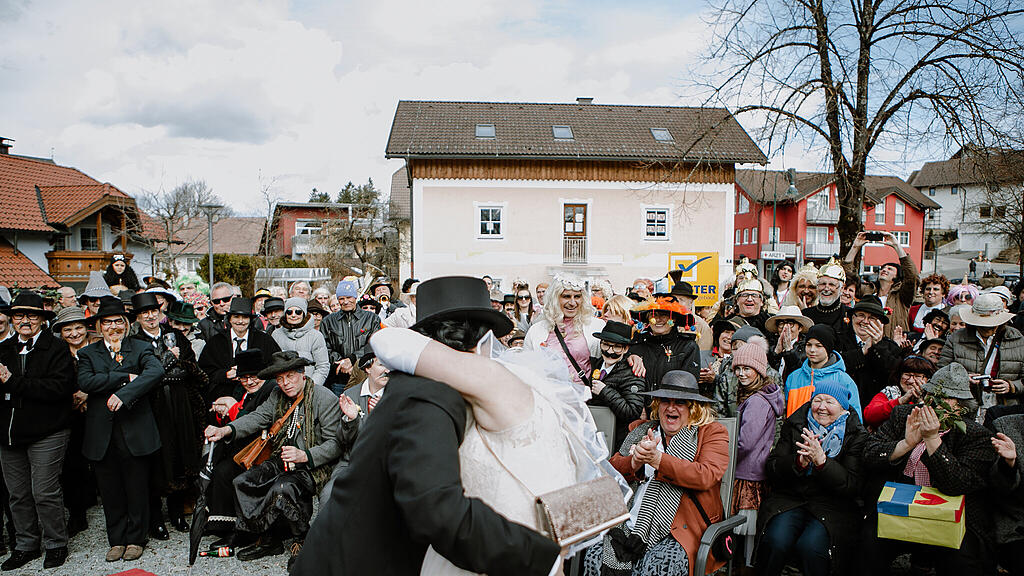 Verkehrte Hochzeit, Kirche