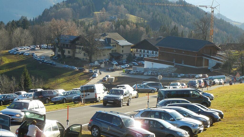 Das Pkw-Chaos am Gaisberg soll bald ein Ende haben, wenn es nach der Bürgerliste geht.