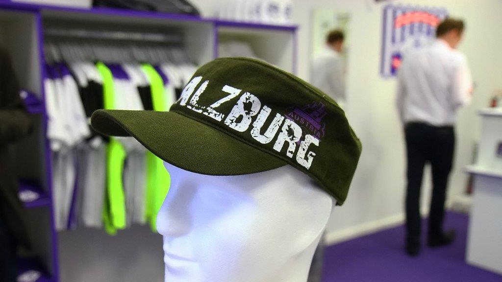 Austria Salzburg eröffnet Fanshop und fixiert ersten Transfer