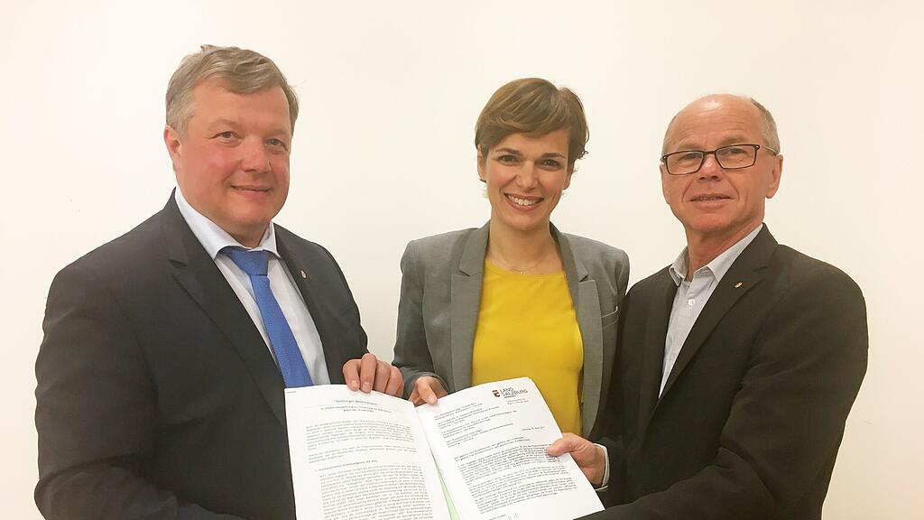 Im Bild (v.li.): Bernhard Tilg, Pamela Rendi-Wagner und Christian Stöckl.