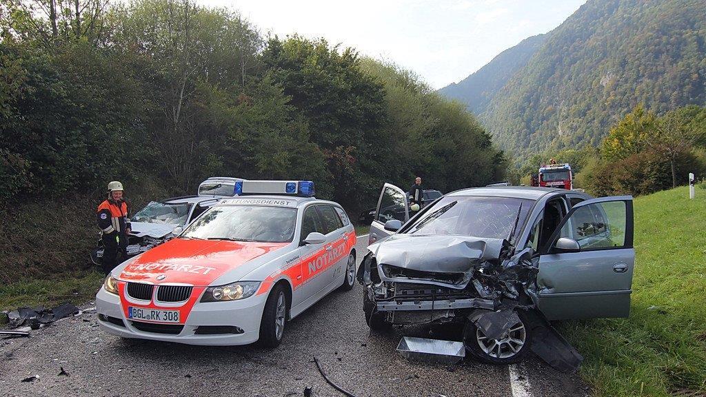 Trümmerfeld nach Frontalcrash