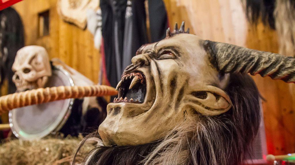 Maskenausstellung der Maxglaner Teufel