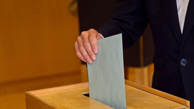 Haslauer bei der Stimmabgabe