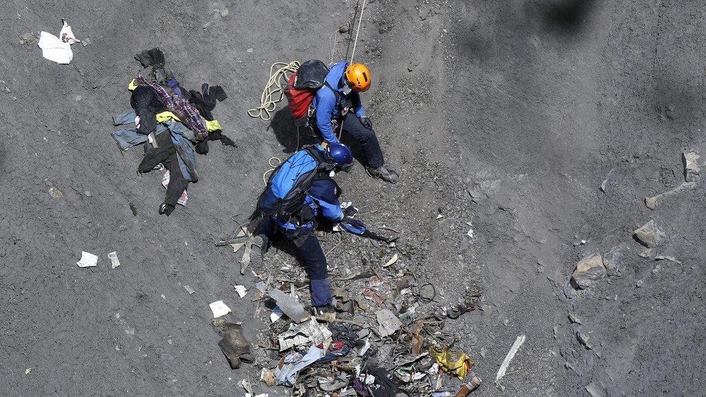 Germanwings-Absturz: Aufräumarbeiten am Sonntag