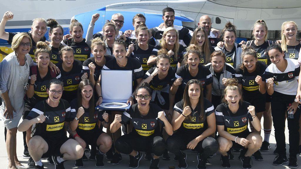 Ankunft ÖFB-Frauen Wien