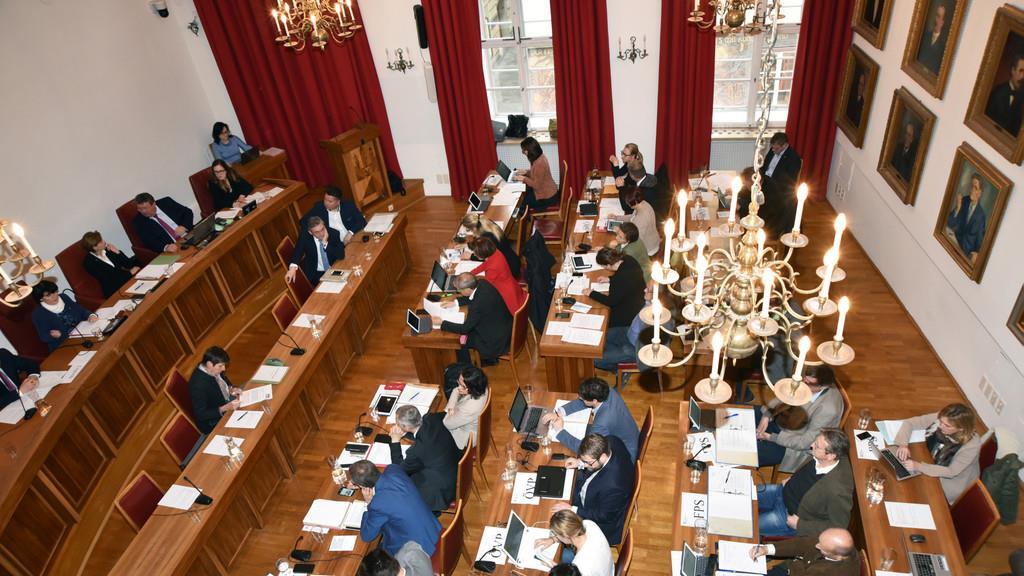 Erste Sitzung im Gemeinderatssaal