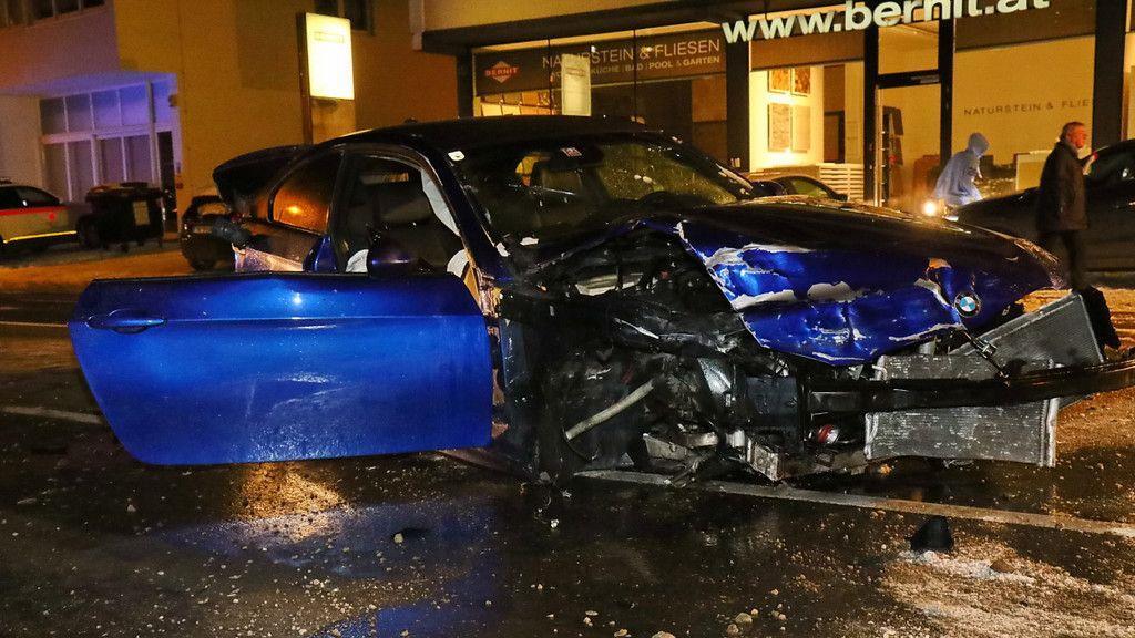 Verletzte nach Crash in Hellbrunner Straße