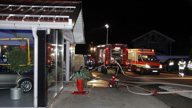 Feuerwehreinsatz in Autohaus, I