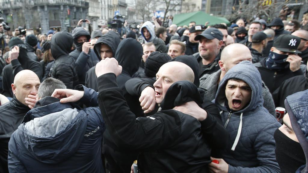 Hooligans randalieren in Brüssel
